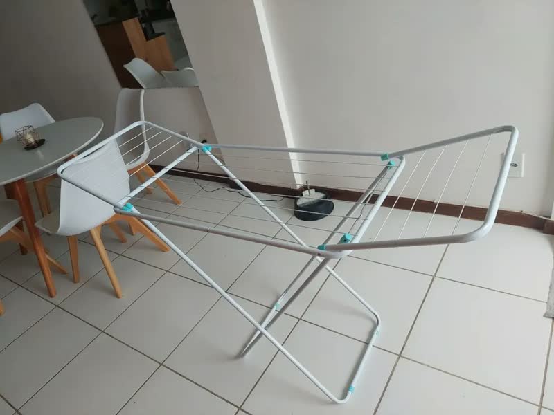 foto de Rack de roupas de aço dobrável macio com asas Mor