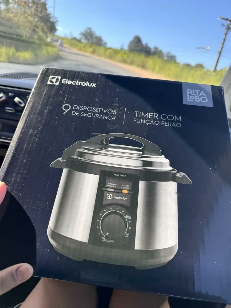 foto de Panela de Pressão Elétrica Electrolux por Rita Lobo 3L Preta Efficient c/ Timer (PCE15)
