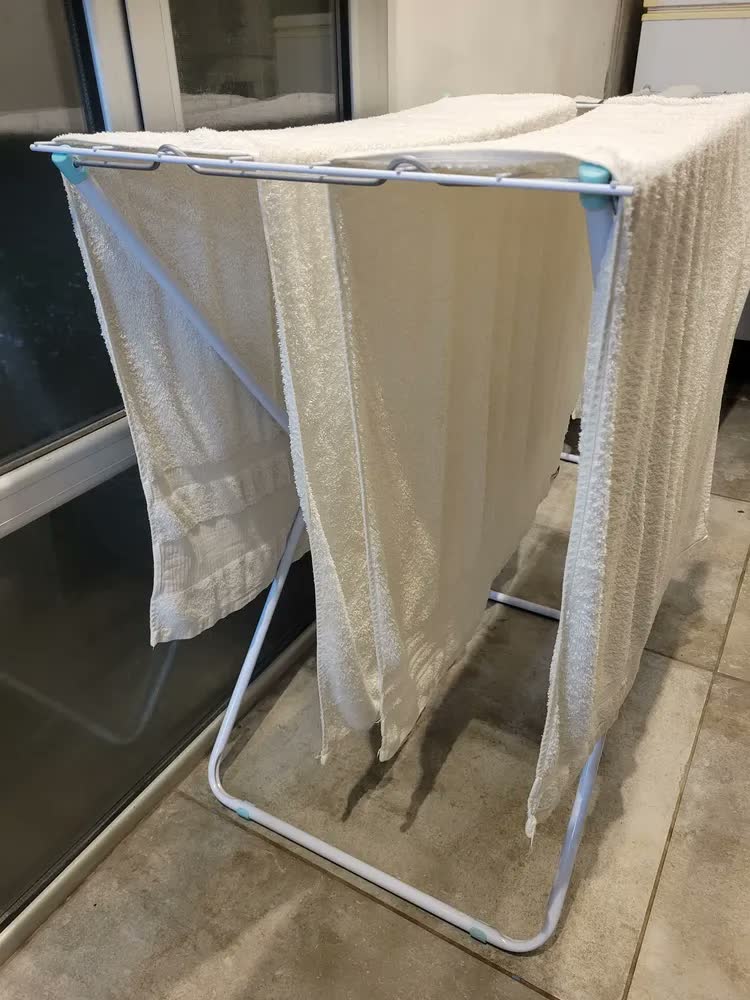 foto de Varal De Chão Mor Maxi Estrutura Em Tubo E Arames De Aço Branco