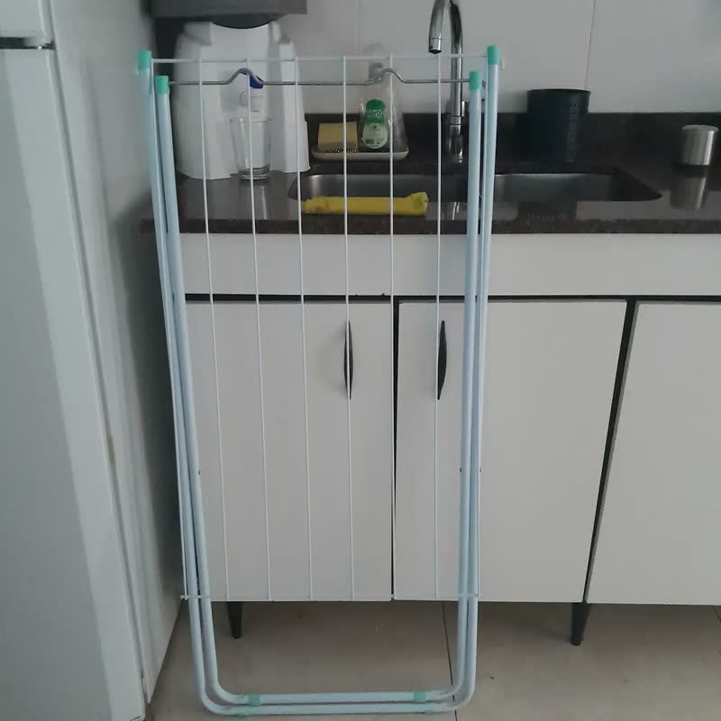 foto de Varal De Chão Mor Maxi Estrutura Em Tubo E Arames De Aço Branco