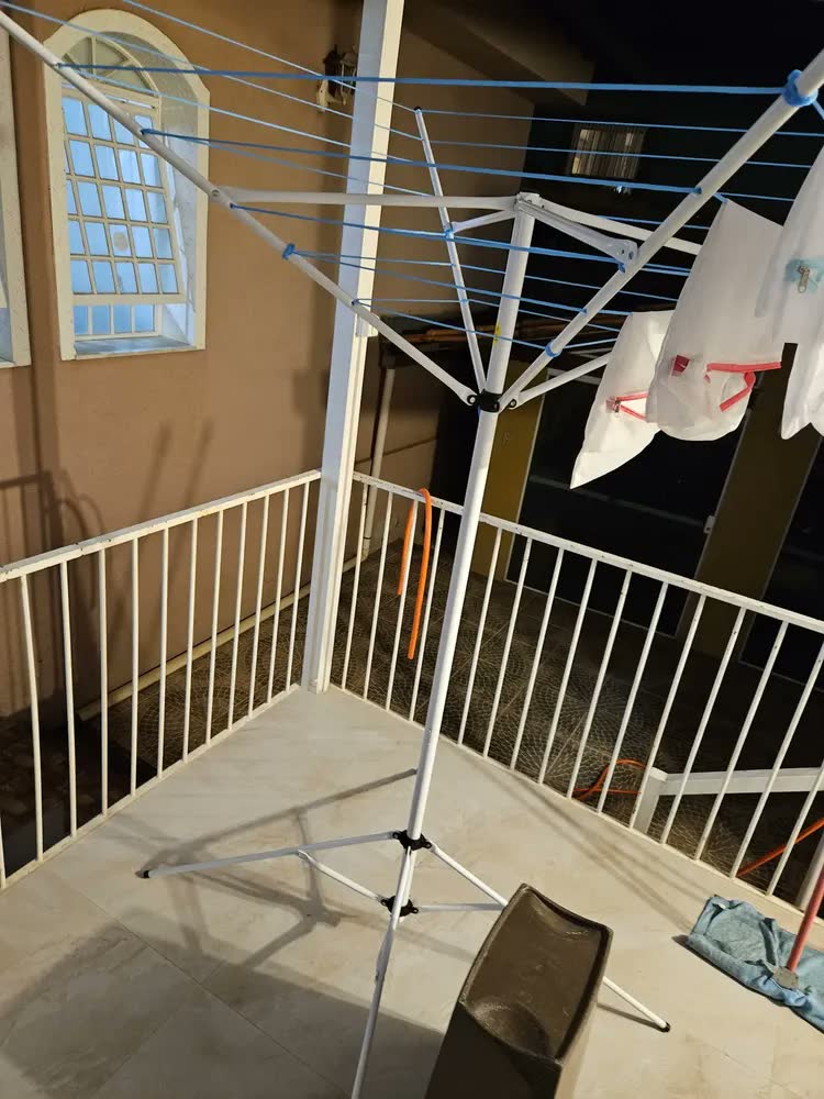 foto de Varal De Chão Giratório 7 Cordas Grande Ferro Varal Sul Branco