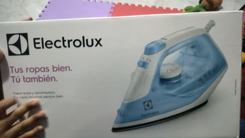 foto de Ferro de Passar Roupa a Vapor e a Seco Electrolux Easyline com Base Antiaderente SIE60