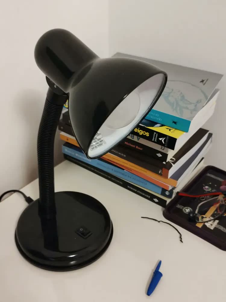 foto de Luminatti - Luminária De Mesa Viking Preta - Lm406 Cúpula Preto Estrutura Preto