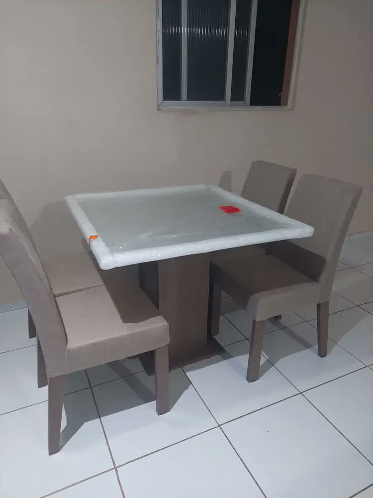 foto de Sala De Jantar Estofada Madesa Evelin Mesa Tampo Vidro Com 4 Cadeiras Cor Rustic/Crema/Imperial MDJA0401037GSIM