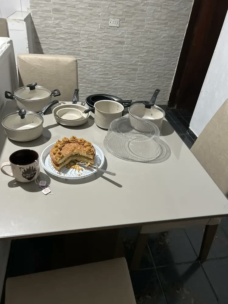 foto de Sala De Jantar Estofada Madesa Evelin Mesa Tampo Vidro Com 4 Cadeiras Cor Rustic/Crema/Imperial MDJA0401037GSIM