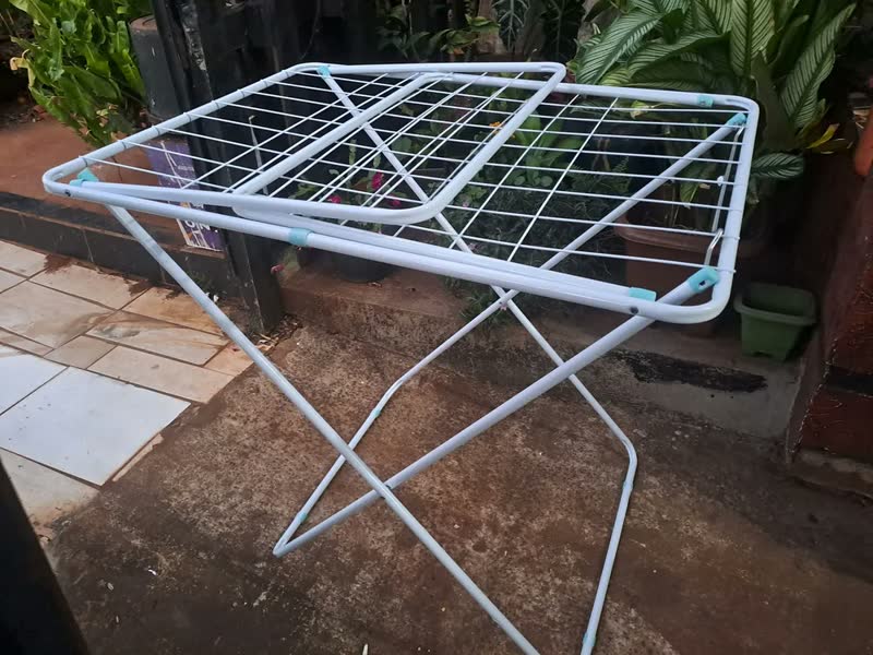foto de Varal De Chão Com Abas Dobrável 155cm 6005 Mor Cor Branco