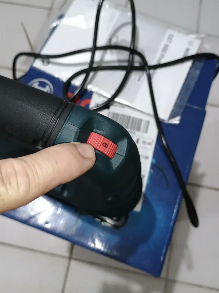 foto de Serra Tico Tico Profissional Gst 680 500w Bosch Com Lâmina Protetora