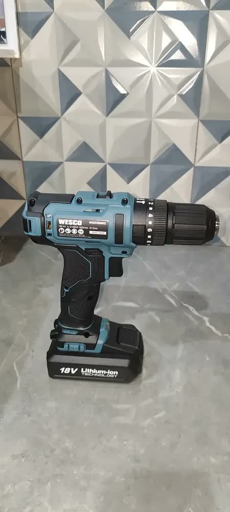 foto de Parafusadeira Furadeira Impacto 18v Ws2390k2 Wesco 2 Bateria Cor Azul-turquesa