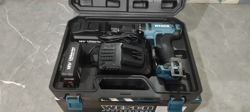 foto de Parafusadeira Furadeira Impacto 18v Ws2390k2 Wesco 2 Bateria Cor Azul-turquesa