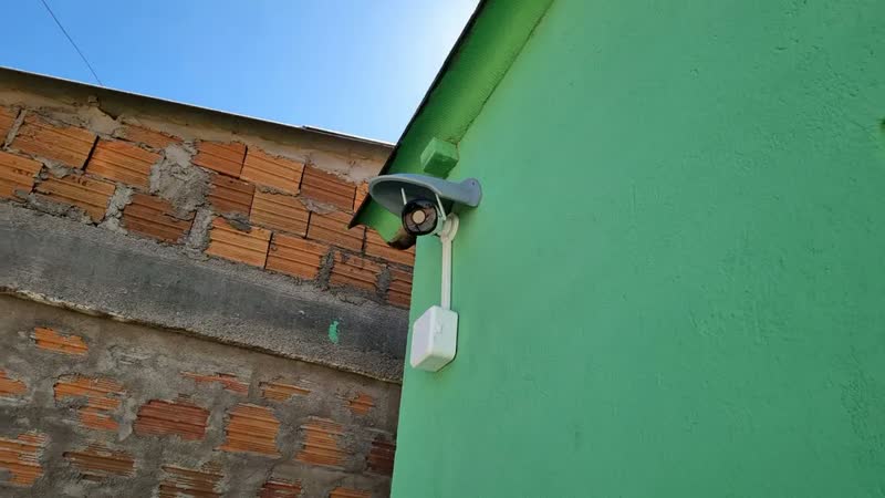 foto de Câmera Inteligente Full HD iM5 SC com MicroSD 32GB Branca Intelbras