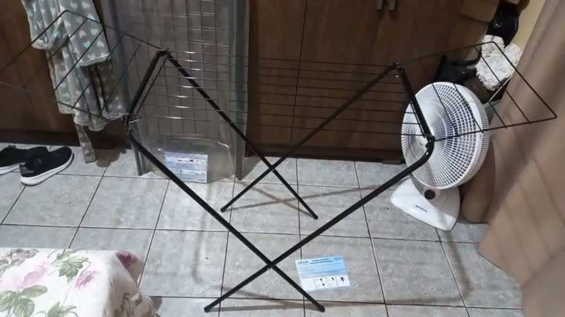 foto de Varal De Chão Com Abas Dobrável Prático Compacto Branco Ninos