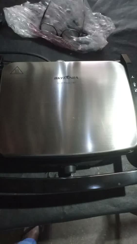 foto de Grill Press 180 Antiaderente Britânia 110v Preto