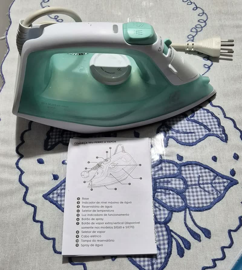foto de Ferro de Passar Vapor e Seco Electrolux Base Cerâmica Antiaderente Vapor Vertical Extra 1200W Cabo 1.65m Verde SIE70