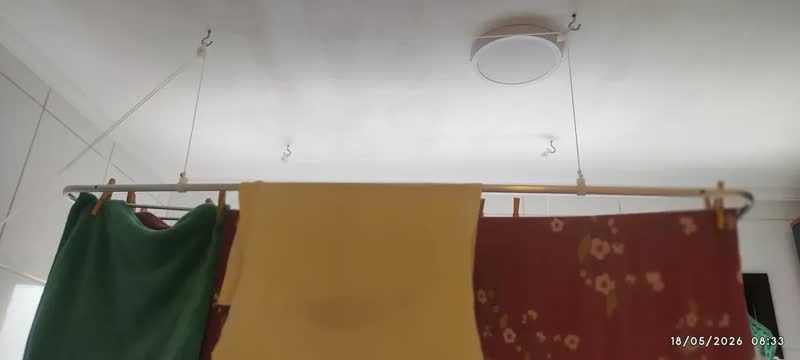 foto de Varal de Teto Mor 140cm em Alumínio Prático Casa Apartamento