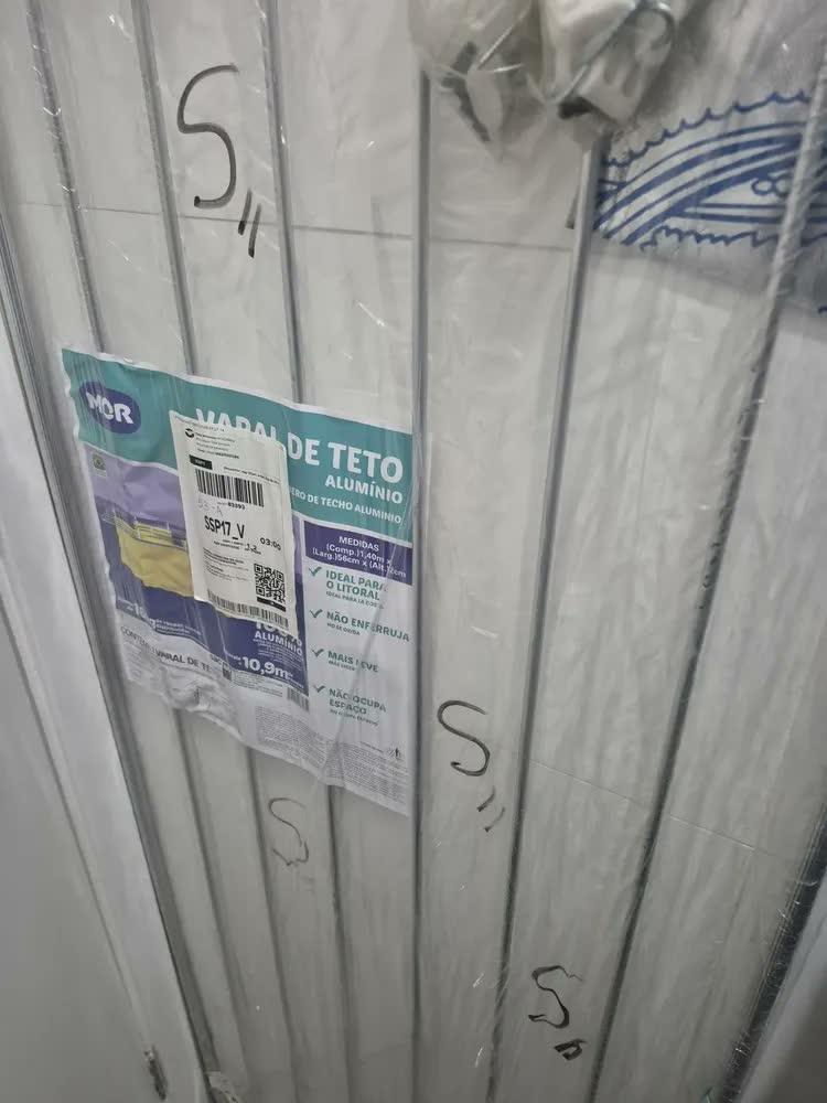 foto de Varal de Teto Mor 140cm em Alumínio Prático Casa Apartamento