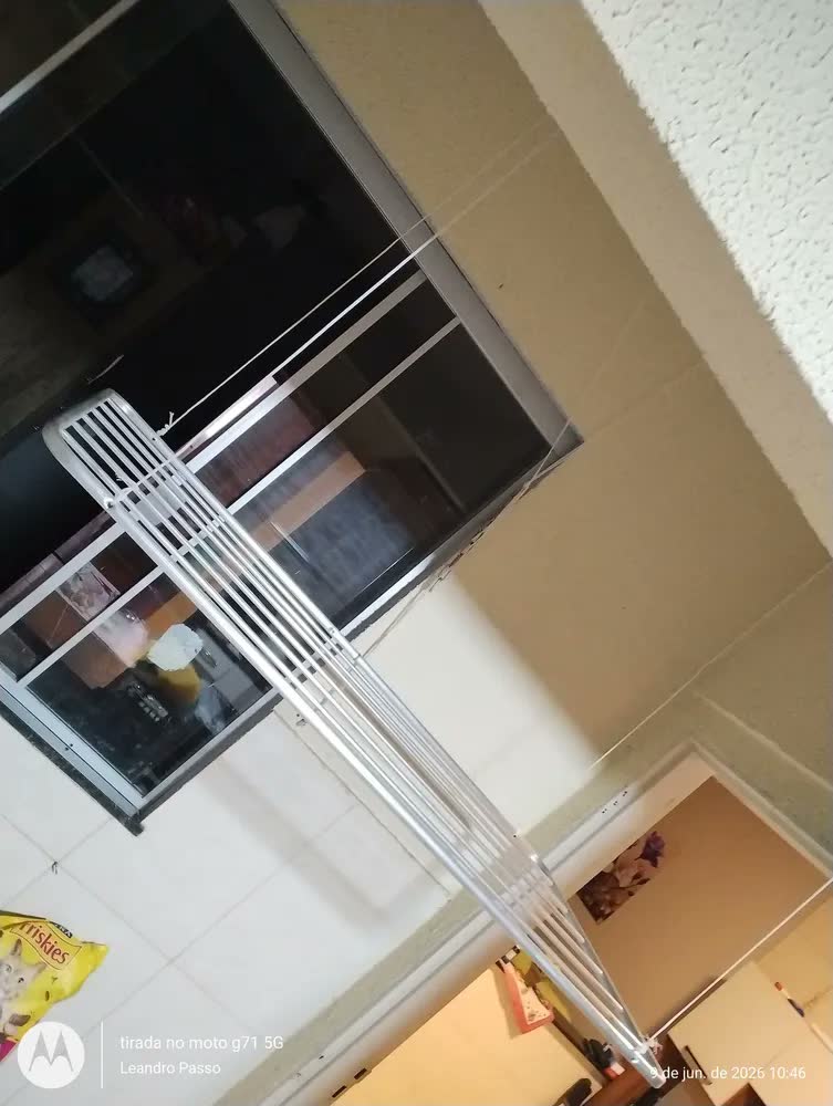 foto de Varal de Teto Mor 140cm em Alumínio Prático Casa Apartamento
