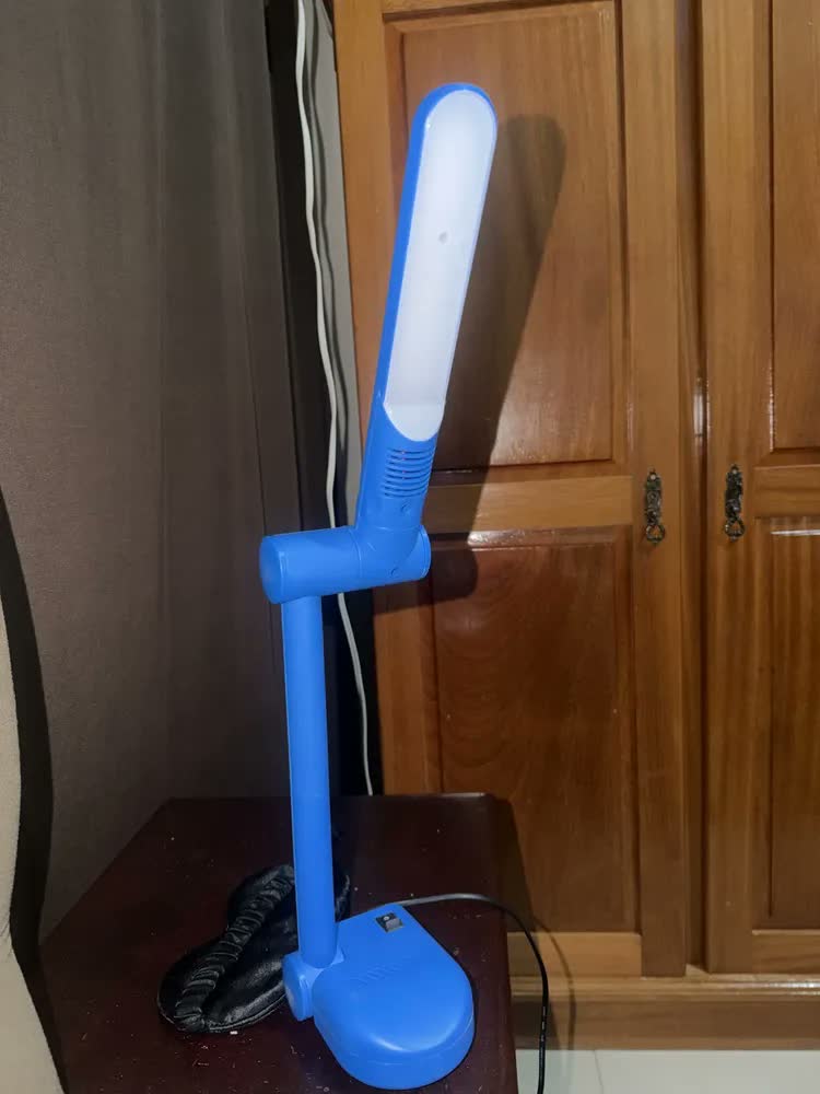 foto de Luminária De Mesa Escritório Leitura Led 4w Pelicano - Kian Cor Da Estrutura Azul