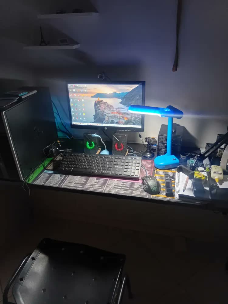 foto de Luminária De Mesa Escritório Leitura Led 4w Pelicano - Kian Cor Da Estrutura Azul