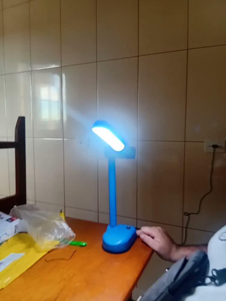 foto de Luminária De Mesa Escritório Leitura Led 4w Pelicano - Kian Cor Da Estrutura Azul