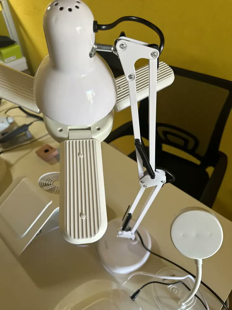 foto de Luminaria de Mesa articulável Techled Cor Preto