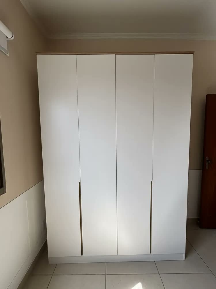 foto de Guarda-roupa Solteiro Logan 4 Portas 2 Gavetas Branco/Olmo Italiano MDF Manbel 56x160,5x232,2 cm