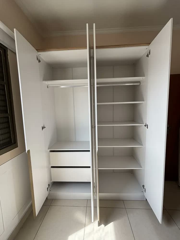 foto de Guarda-roupa Solteiro Logan 4 Portas 2 Gavetas Branco/Olmo Italiano MDF Manbel 56x160,5x232,2 cm