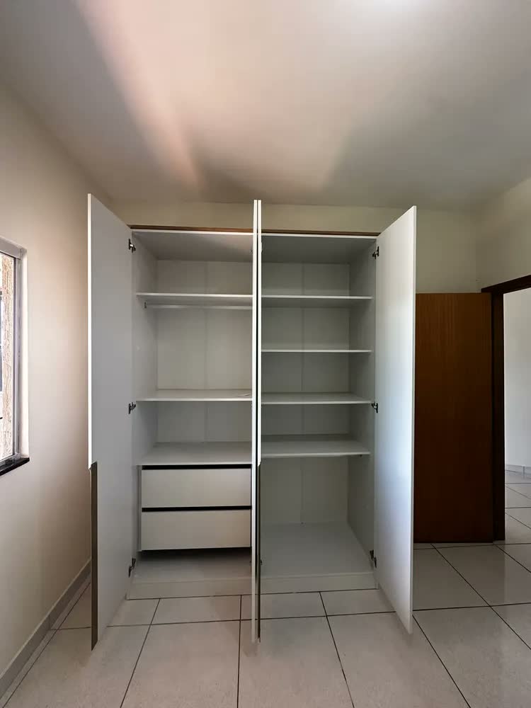 foto de Guarda-roupa Solteiro Logan 4 Portas 2 Gavetas Branco/Olmo Italiano MDF Manbel 56x160,5x232,2 cm