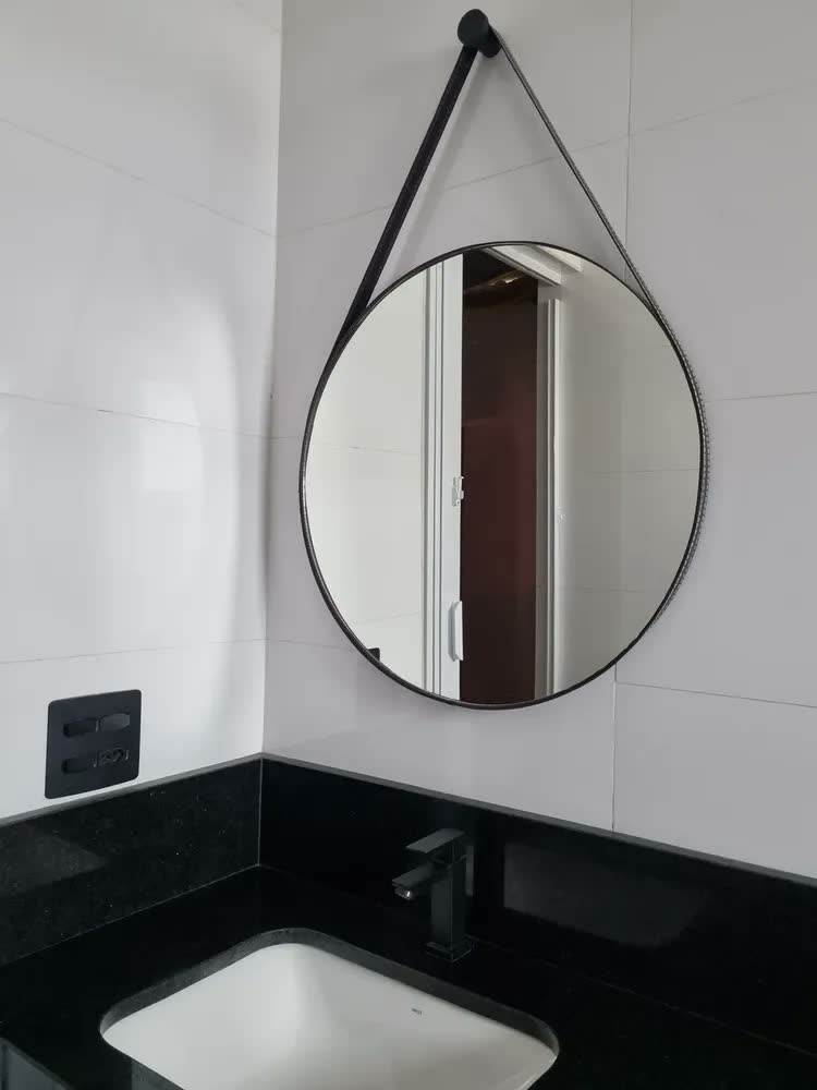 foto de Espelho De Parede Decorativo Redondo Adnet 60cm Alça De Couro Cafe