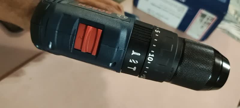 foto de Furadeira Parafusadeira Impacto 18v Gsb185-li Sem bateria S/ Fio Bosch Cor Azul