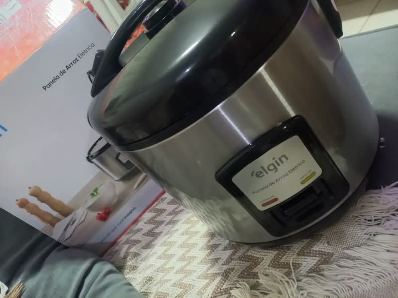 foto de Panela de Arroz Elétrica Elgin 5 Xícaras 1 Litro 400W
