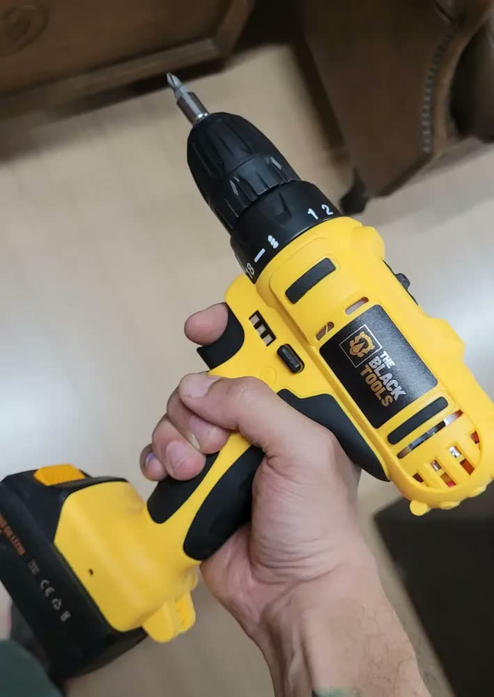 foto de Furadeira Parafusadeira Sem Fio A Bateria Tb-12e 12v