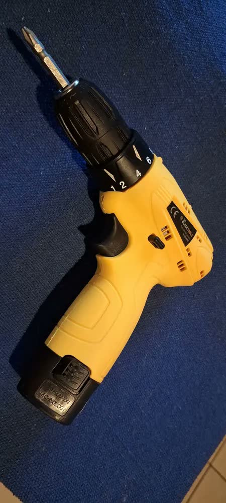 foto de Parafusadeira Furadeira The Black Tools TB12A 3/8 a Bateria Cor Amarelo Frequência 60Hz