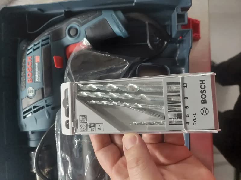 foto de Furadeira De Impacto Bosch Gsb 13 Re 750w Em Maleta Cor Azul Frequência 650w