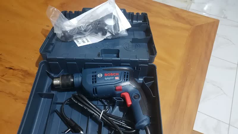 foto de Furadeira De Impacto Bosch Gsb 13 Re 750w Em Maleta Cor Azul Frequência 650w