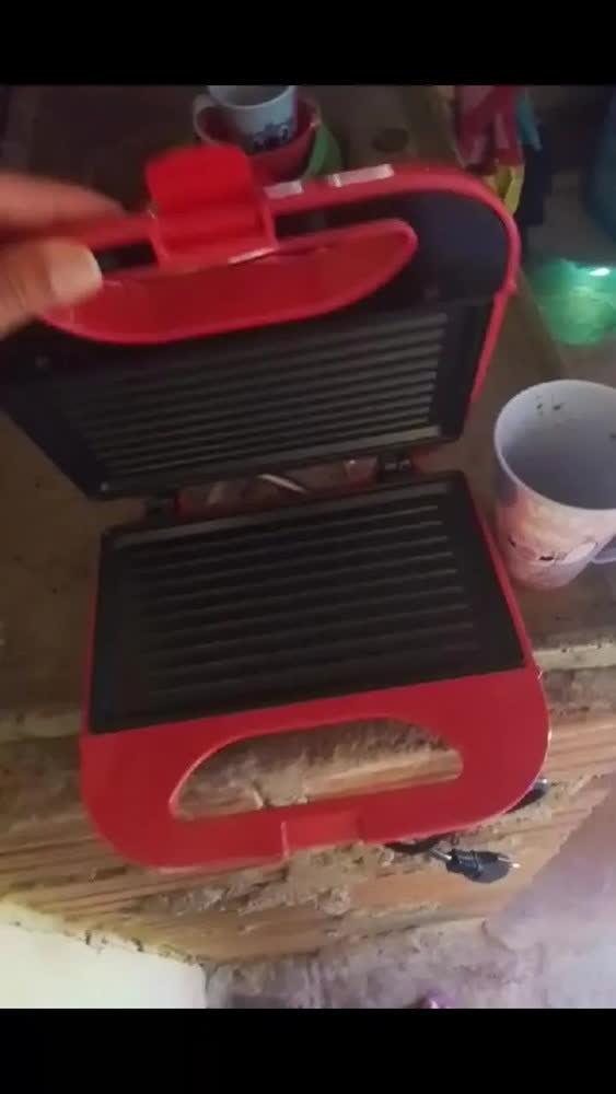 foto de Sanduicheira e Grill Elétrica 750W Lanches Dupla Antiaderente Preta Amvox AMS 370 BLACK