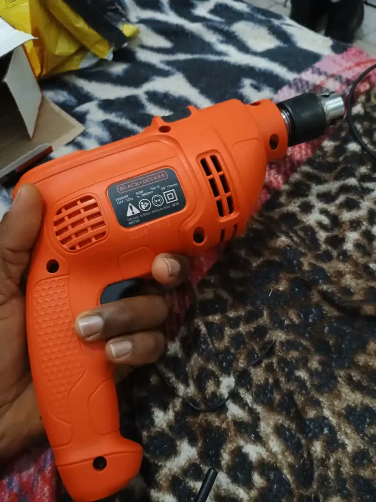 foto de Furadeira de Impacto 10mm Black Decker, Modelo TM500BR, Furadeira Profissional, Potência de 560W, 127V