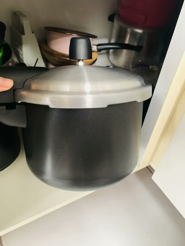 foto de Panela De Pressão 20 Cm 4,5l Tramontina Alumínio Cor Vermelho