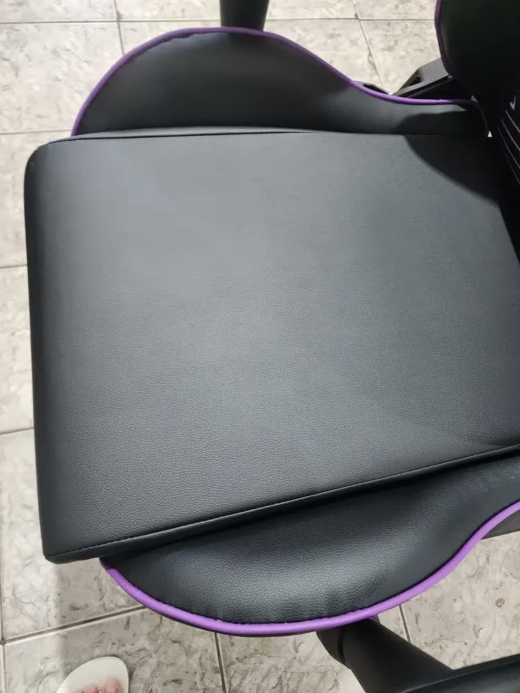 foto de Cadeira de escritório Mancer Tyr MCR-TYR-PRP01 gamer preta com estofado de couro sintético