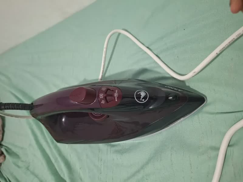 foto de Ferro a Vapor Arno Ultragliss com Base Durilium Airglide FMV