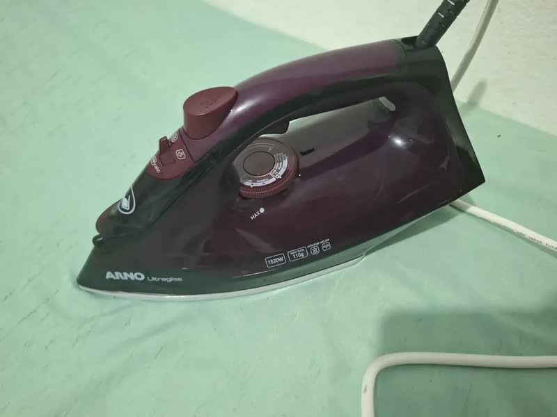 foto de Ferro a Vapor Arno Ultragliss com Base Durilium Airglide FMV