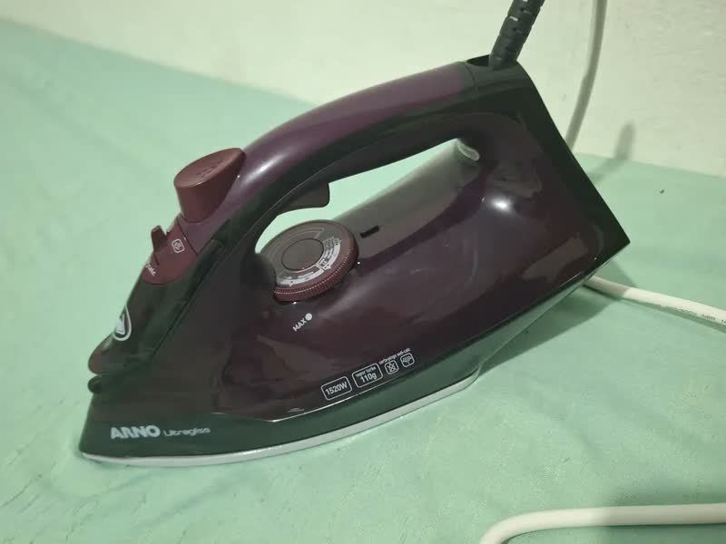 foto de Ferro a Vapor Arno Ultragliss com Base Durilium Airglide FMV