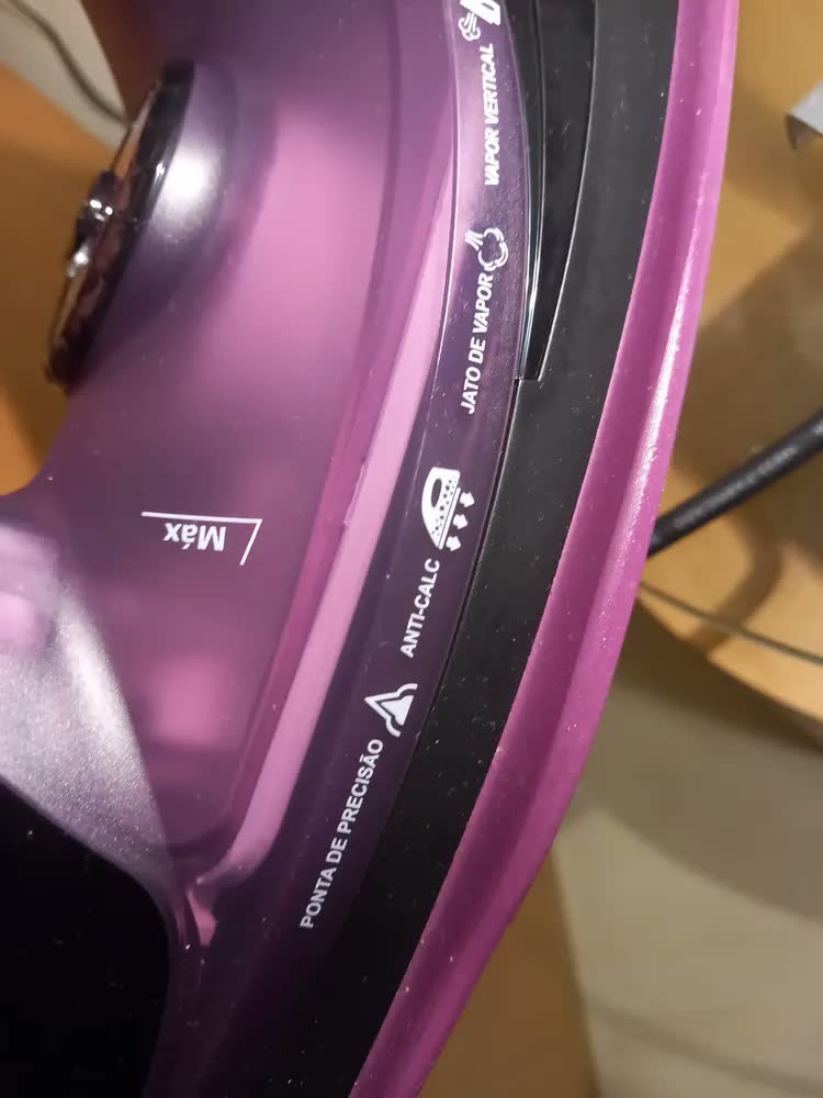 foto de Ferro De Passar A Vapor 5956 Preto E Roxo Oster Preto E Roxo