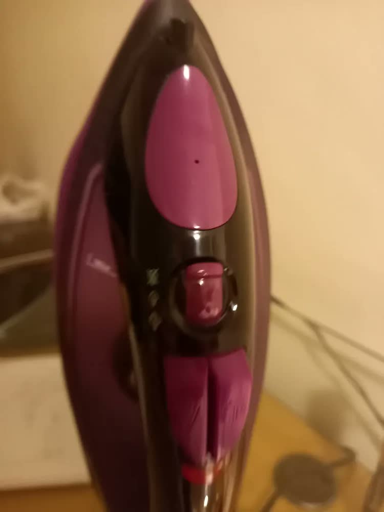 foto de Ferro De Passar A Vapor 5956 Preto E Roxo Oster Preto E Roxo