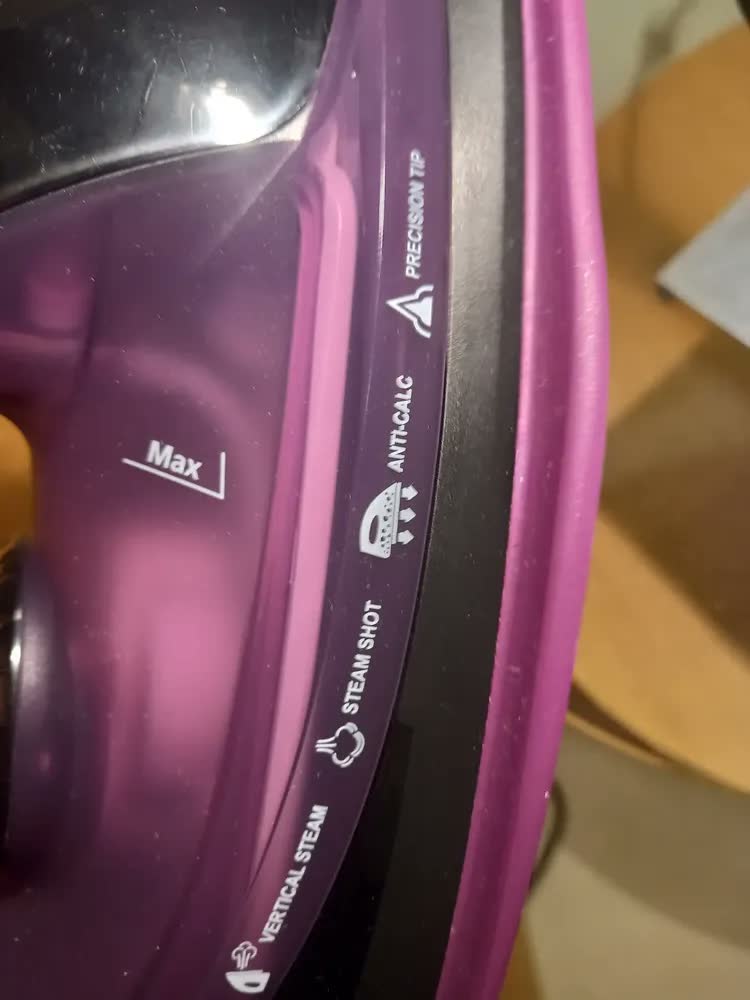 foto de Ferro De Passar A Vapor 5956 Preto E Roxo Oster Preto E Roxo