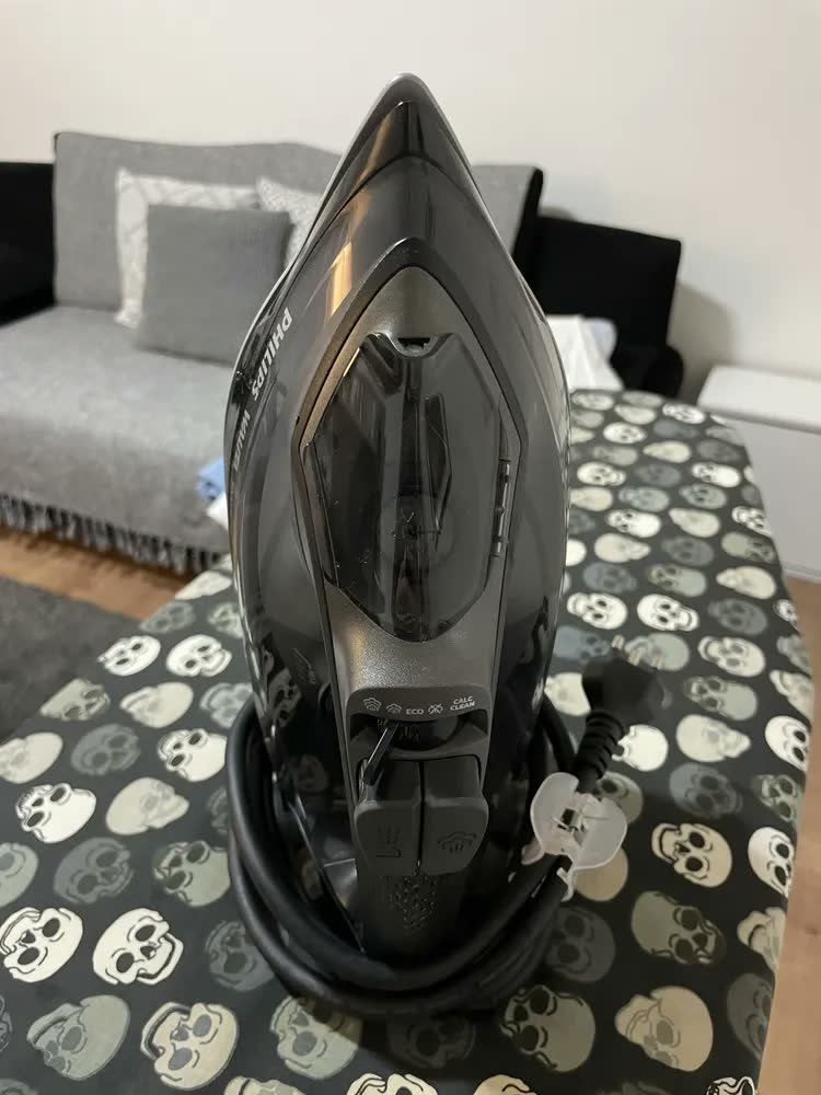 foto de Ferro de Passar Roupas A Vapor Philips Walita Dst5040 Série 5000 1470W Preto