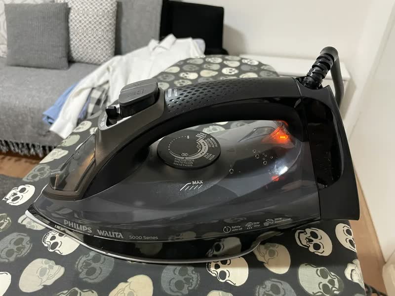foto de Ferro de Passar Roupas A Vapor Philips Walita Dst5040 Série 5000 1470W Preto