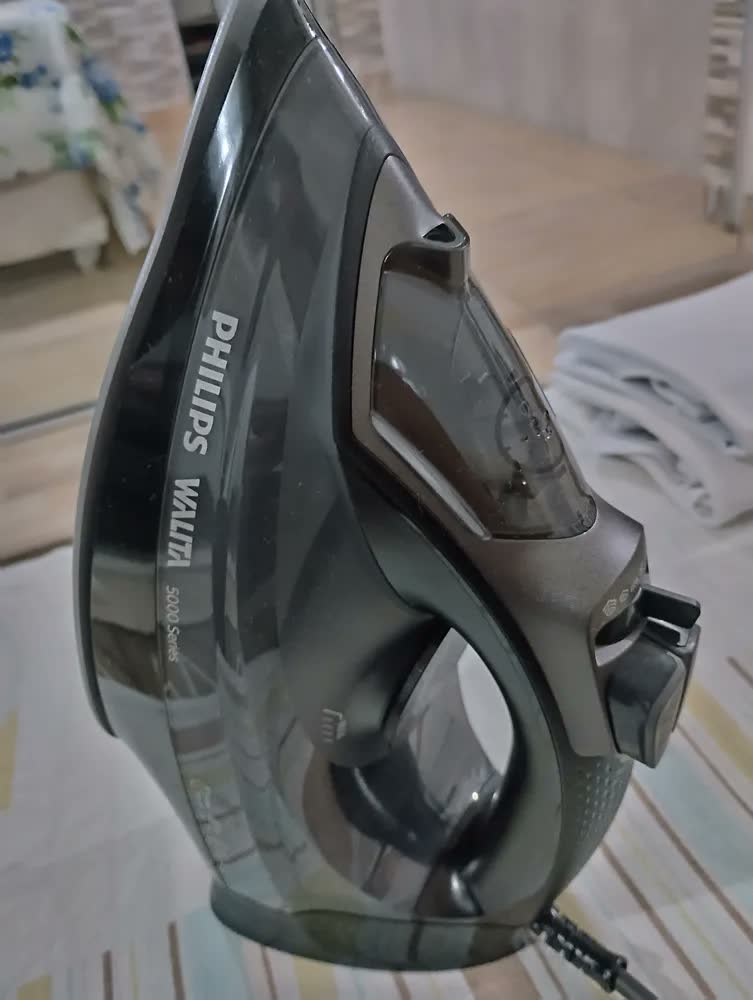 foto de Ferro de Passar Roupas A Vapor Philips Walita Dst5040 Série 5000 1470W Preto