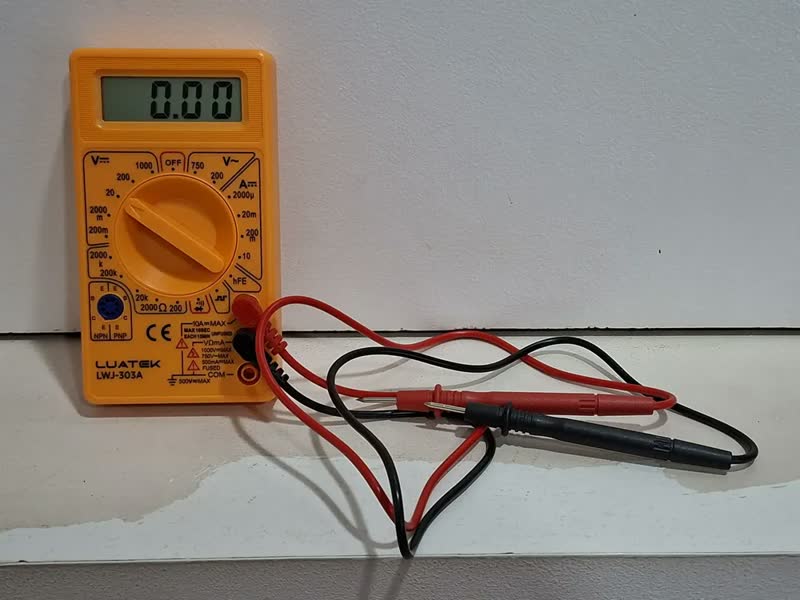 foto de Multímetro Digital Luatek Medidor Elétrico Tensão 1000V Corrente 10 A