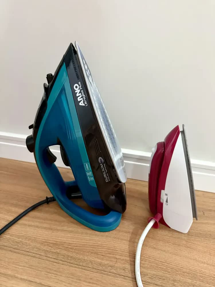 foto de Ferro a Vapor Arno Ultragliss Plus com Base Durilium Airglide FMY
