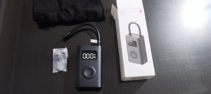 foto de Bomba Ar Portátil Xiaomi Elétrico Mini Compressor Mi Bike Cor Preto Mijia 2 mjcqb06qw